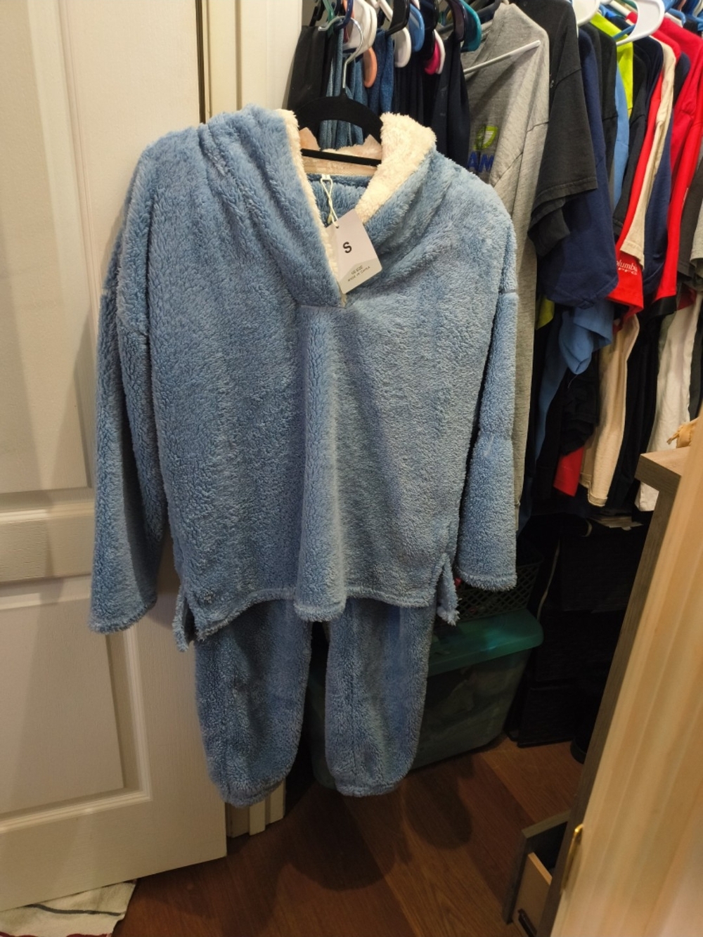 Cozy Plush Hooded Women’s Pajama Set - Light Blue
